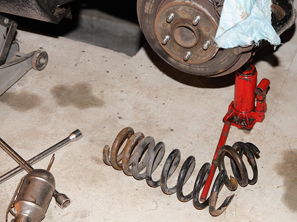 Can Worn Shock Absorbers Cause a Spring to Break? When To Schedule Suspension Inspection for Your Car?
